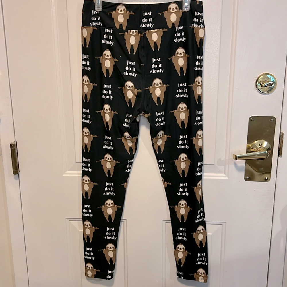 🔴 CLEARANCE🔖 LK NW “JUST DO IT SLOWLY” 🦥 BLACK SLOTH LEGGINGS Women’s XXL - Picture 3 of 4